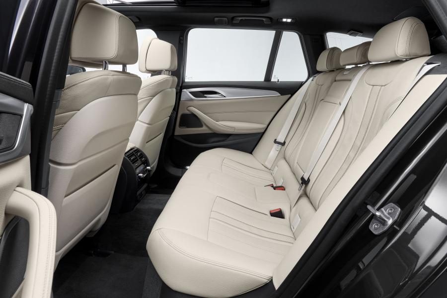 Интерьер BMW 530i Touring Luxury Line (G31) 2020 года  (WW) (фото 38 из 73)